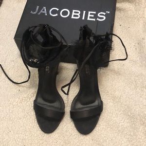 FashionNova (JACOBIES) Black Single strap heels